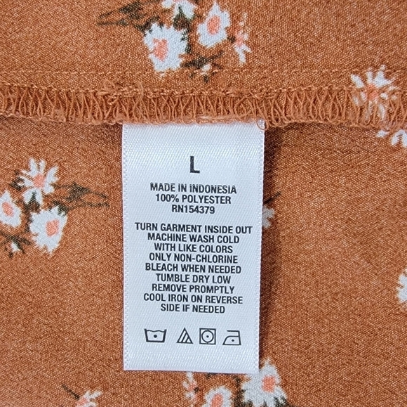 Aeropostale Floral Print skirt side front slit Size Large - Picture 12 of 13